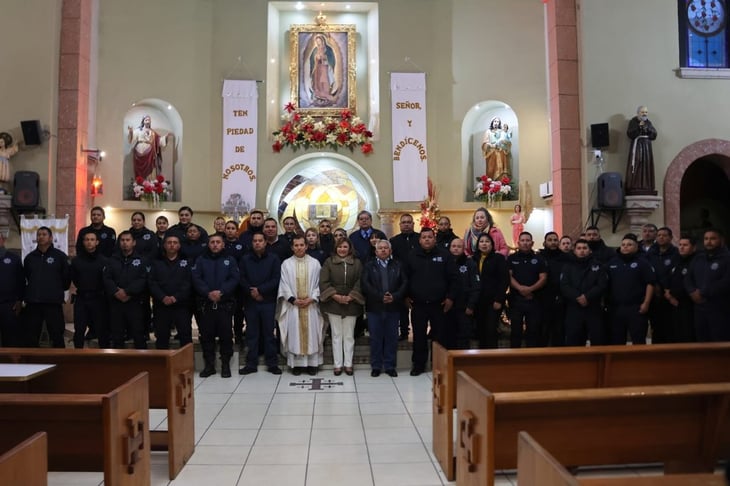 En el Día del Policía, elementos de Seguridad Pública asistieron a misa acompañados por la alcaldesa Diana Haro Martínez