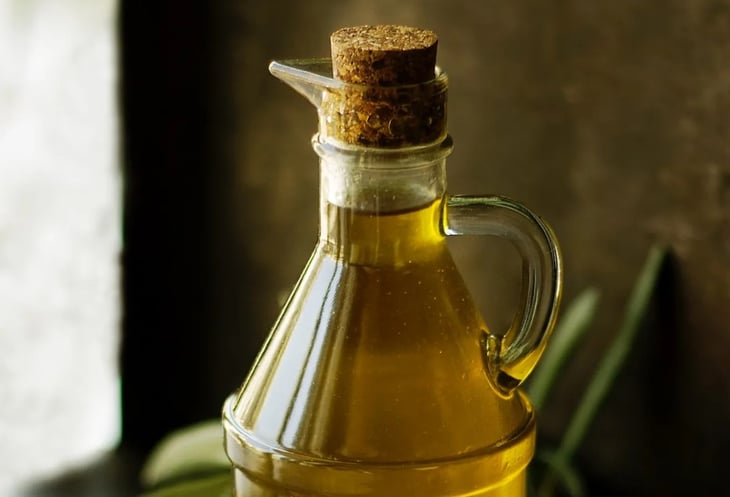 ¿Cómo usar aceite de oliva para reducir las ojeras? 