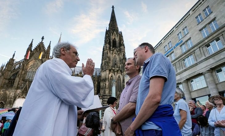 Bendición a parejas homosexuales no será 'litúrgica' ni supondrá su 'justificación', aclara el Vaticano