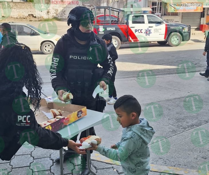 Policía Civil de Coahuila lleva alegría a hospitales en el Día de Reyes
