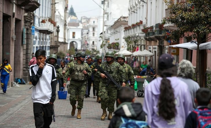 Presidente de Ecuador declara 'Conflicto Armado Interno' y saca al ejército a combatir 'terroristas'