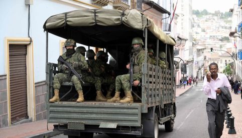 Ejército de Ecuador detiene a 2 'terroristas' en zona fronteriza con Perú