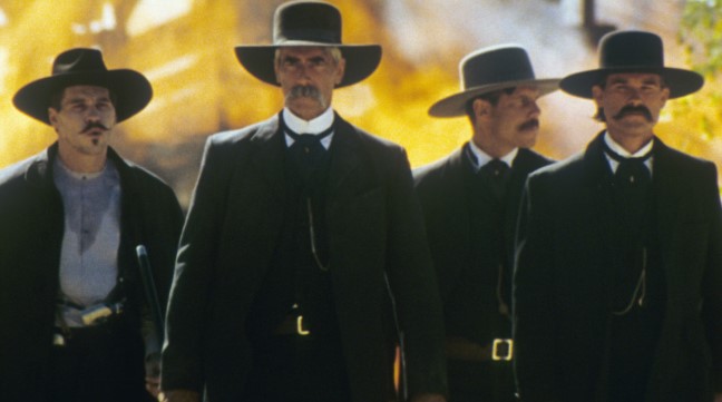 'Siempre será un enigma': se rumorea que Kurt Russell filmó en secreto uno de los mejores westerns de los años 90
