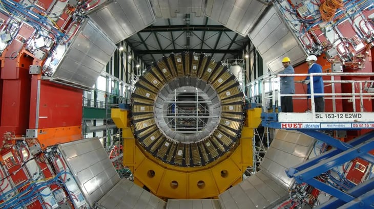 Los físicos cazan fotones oscuros mientras el gran colisionador de hadrones se vuelve más potente