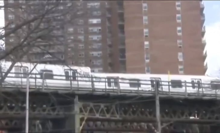 Tren del Metro de Brooklyn se descarrila; el servicio queda interrumpido
