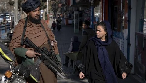 ONU denuncia el arresto masivo de mujeres en Afganistán por infringir código de vestimenta