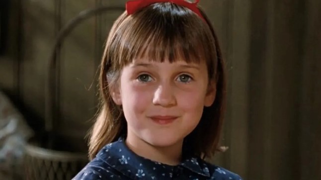 Actriz de 'Matilda' casi pierde un dedo durante una épica escena de la película