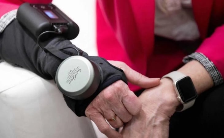 Un guante de alta tecnología frena temblores del mal de Parkinson