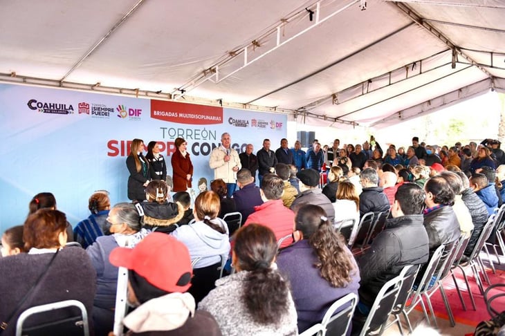 El Alcalde de Torreón y la presidenta honoraria del DIF llevaron una brigada de servicios a Las Julietas