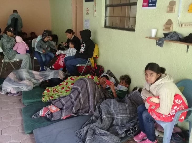 Migrantes están a la espera de su cita  