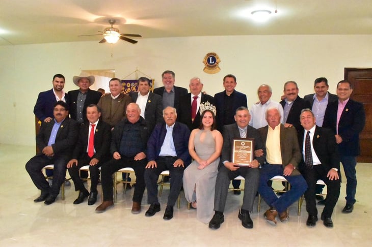 Hugo Lozano asiste al  69 aniversario del Club de Leones SB
