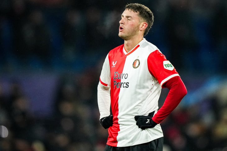 Santi Giménez empieza con gol y como crack el 2024 con Feyenoord