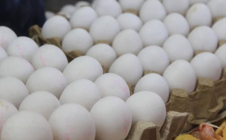 El precio del huevo alcanza cifras elevadas, llegando a aproximadamente 80 pesos por cartera