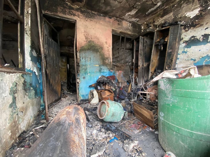 Incendio voraz deja a la familia  Cárdenas viviendo entre cenizas 