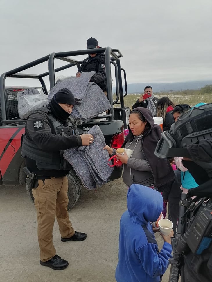 Policía Civil Coahuila y DIF Coahuila brindan ayuda en Las Moritas ante el Frío