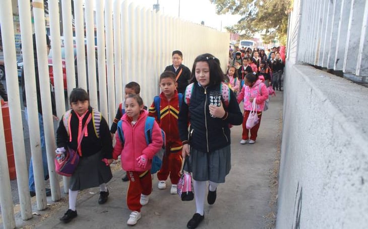 Alumnos regresan a  las aulas luego de oleada fría