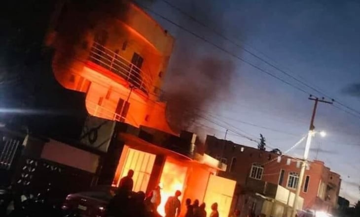 Pobladores incendian agencia del Ministerio Público en Mixquiahuala, Hidalgo