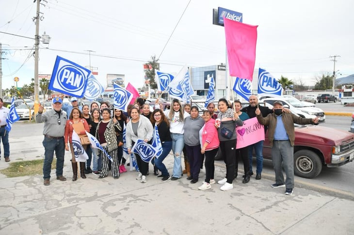 PAN realiza caravana y pega de calcas en apoyo a Xóchitl Gálvez