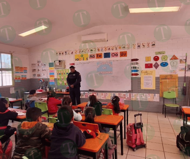 Policías de Monclova imparten pláticas en primarias