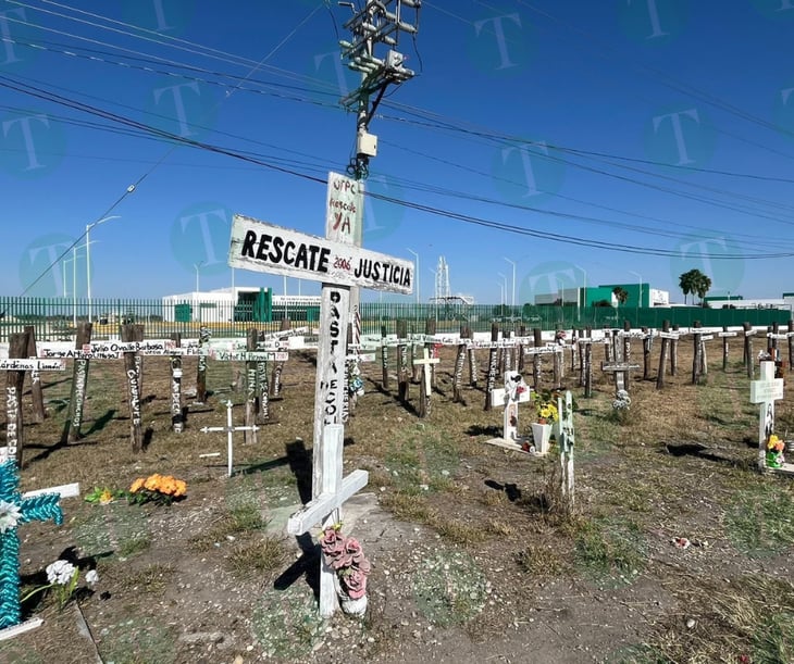Cruces en honor a los 65 mineros caídos en el 2006 en Pasta de Conchos