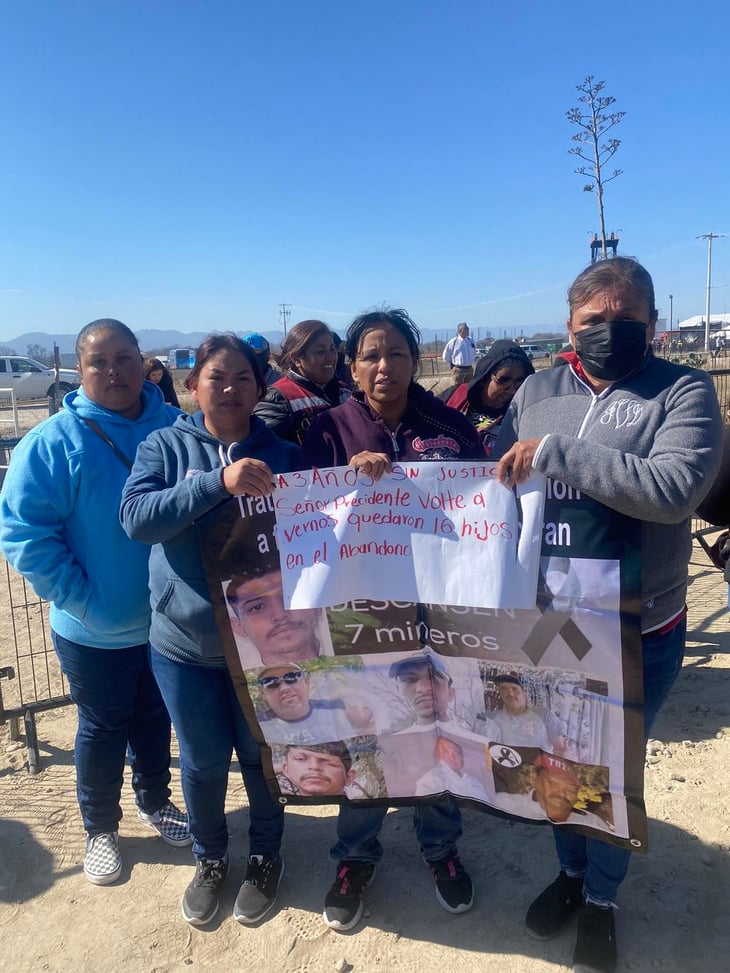 Viudas de Micarán  claman justicia a AMLO por mineros