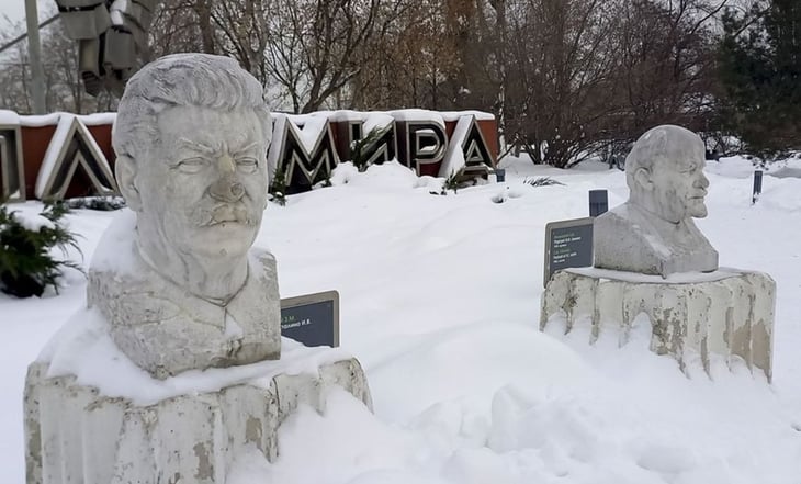 Rusia rehabilita busto de Stalin en el centenario de Lenin