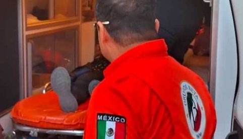 INM auxilia a 23 migrantes tras volcadura de caja seca de camión de carga en Chiapas