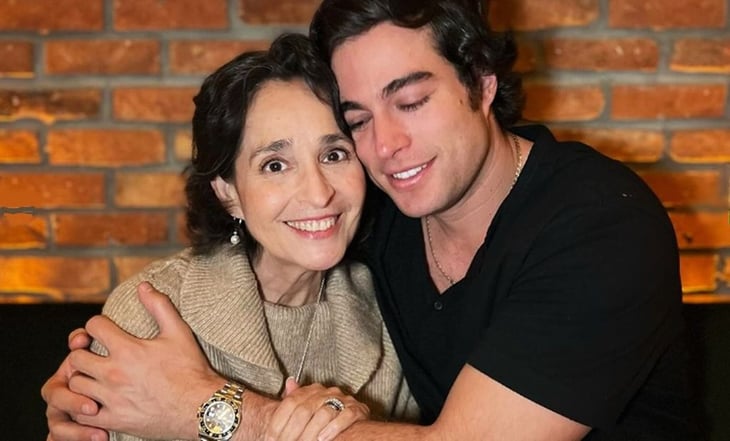 Danilo Carrera celebra que su madre superó el cáncer: 'Eres la mujer más fuerte del mundo'