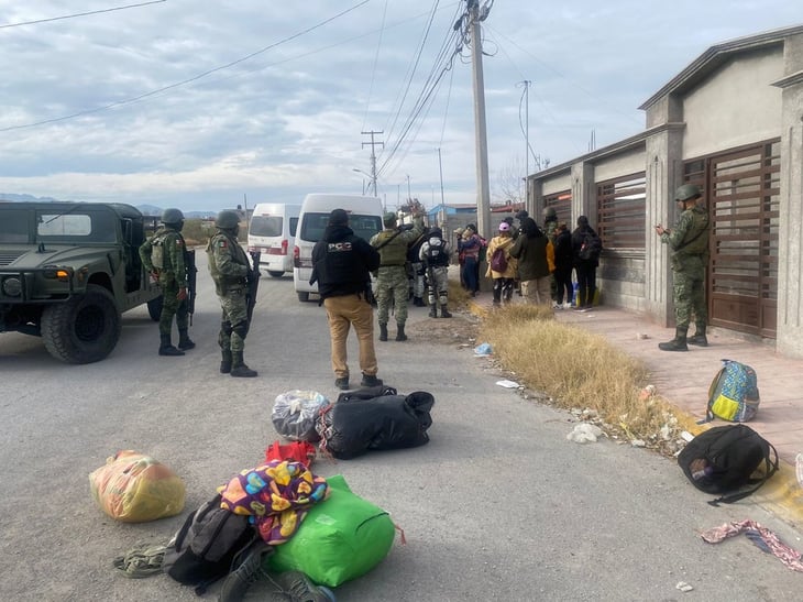 Migrantes detenidos por el INM en operativo sobre las vías del tren
