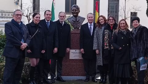 Embajador Quirino Ordaz devela busto de José Alfredo Jiménez en España… y abren espacio del Tren Maya