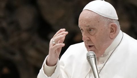 Día en memoria de las víctimas del Holocausto recuerda que la guerra jamás se justifica: papa Francisco