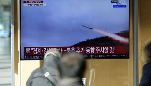 Norcorea lanza varios misiles de crucero al mar y derriba arco de la concordia que simbolizaba la reconciliación con Surcorea