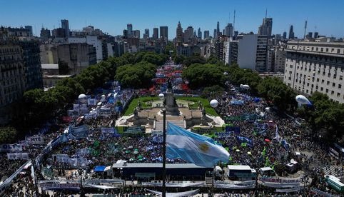 Un sinsentido, la huelga general en Argentina, afirma gobierno de Milei; transporte aéreo afectado por el paro