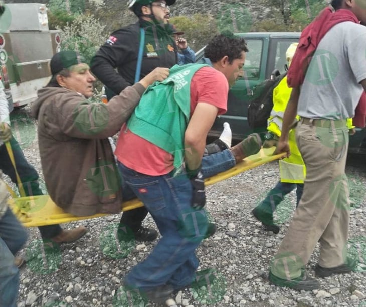 Bomberos de Castaños rescatan a hombre que subió a la Sierrazul