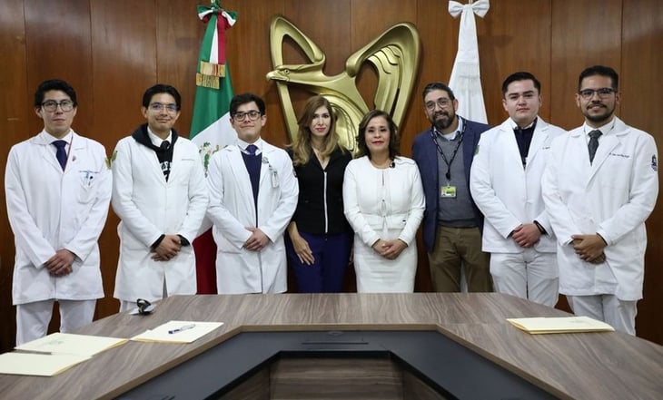IMSS reconoce a 5 médicos internos que fueron chambelanes de quinceañera en hospital de Toluca