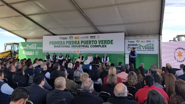 Manolo coloca la primera piedra del proyecto Puerto Verde en PN