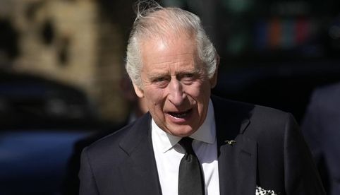 Rey Carlos III ingresa a hospital de Londres para ser operado de la próstata