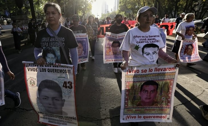 Caso Ayotzinapa: Familiares de los 43 normalistas marchan para exigir justicia