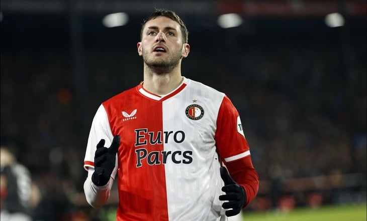Santiago Giménez falla penalti y el Feyenoord no logra ganar ante el Twente
