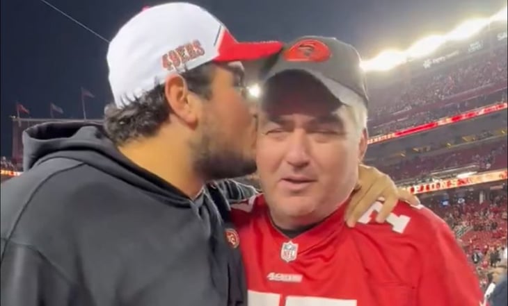 El mexicano Alfredo Gutiérrez de los 49ers regala playera de campeón a su padre tras el pase al Super Bowl