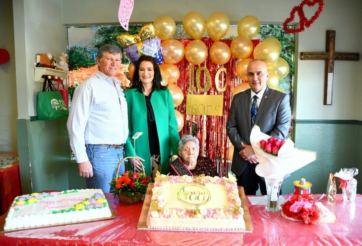 Celebra sus 100 años de vida la señora Aurora