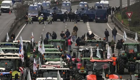 Agricultores belgas bloquean carreteras en cuarto día de protestas