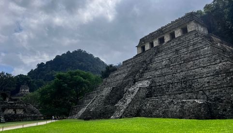 'No pasa nada', dice AMLO sobre denuncias en zonas arqueológicas de Chiapas