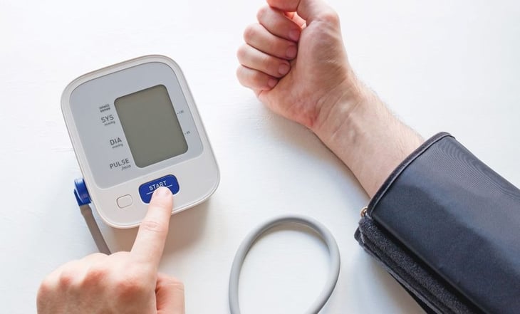 Personas con presión arterial cambiante, más propensas a sufrir un ataque cardíaco: estudio Expertos aseguran que la presión alta no es el único facto