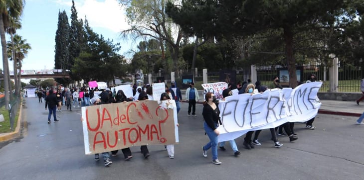 Saltillo: El plantón en V. Carranza ya lleva cuatro días; cada vez más alumnos de UAdeC se suman a la convocatoria