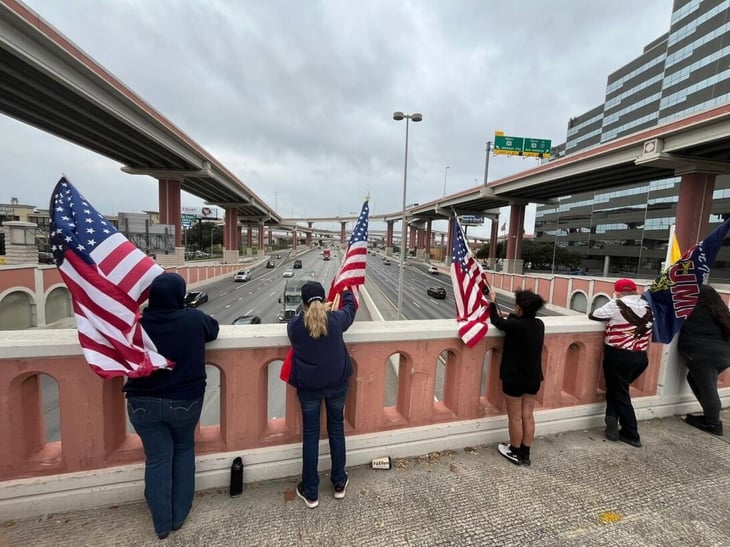 Estadounidenses apoyan a Patriotas que se dirigen a la frontera