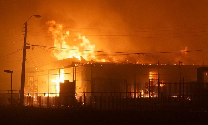 Incendios en Chile dejan al menos 10 muertos y Boric decreta estado de excepción
