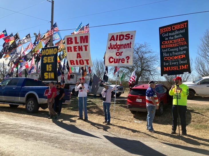 Antiinmigrantes en Quemado, Texas: 'Únete a la pelea de Dios' 