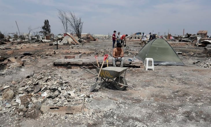 En 'Pompeya', zona cero de los incendios en Chile, no hay tiempo para llorar a los muertos