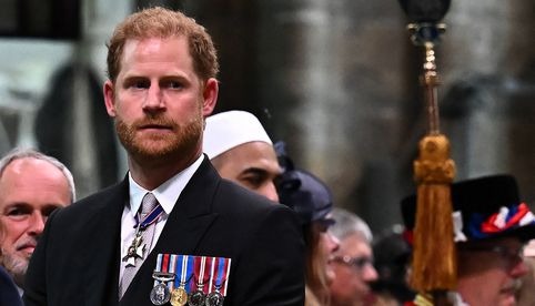 Príncipe Harry llega a Londres para visitar a su padre el rey Carlos III
